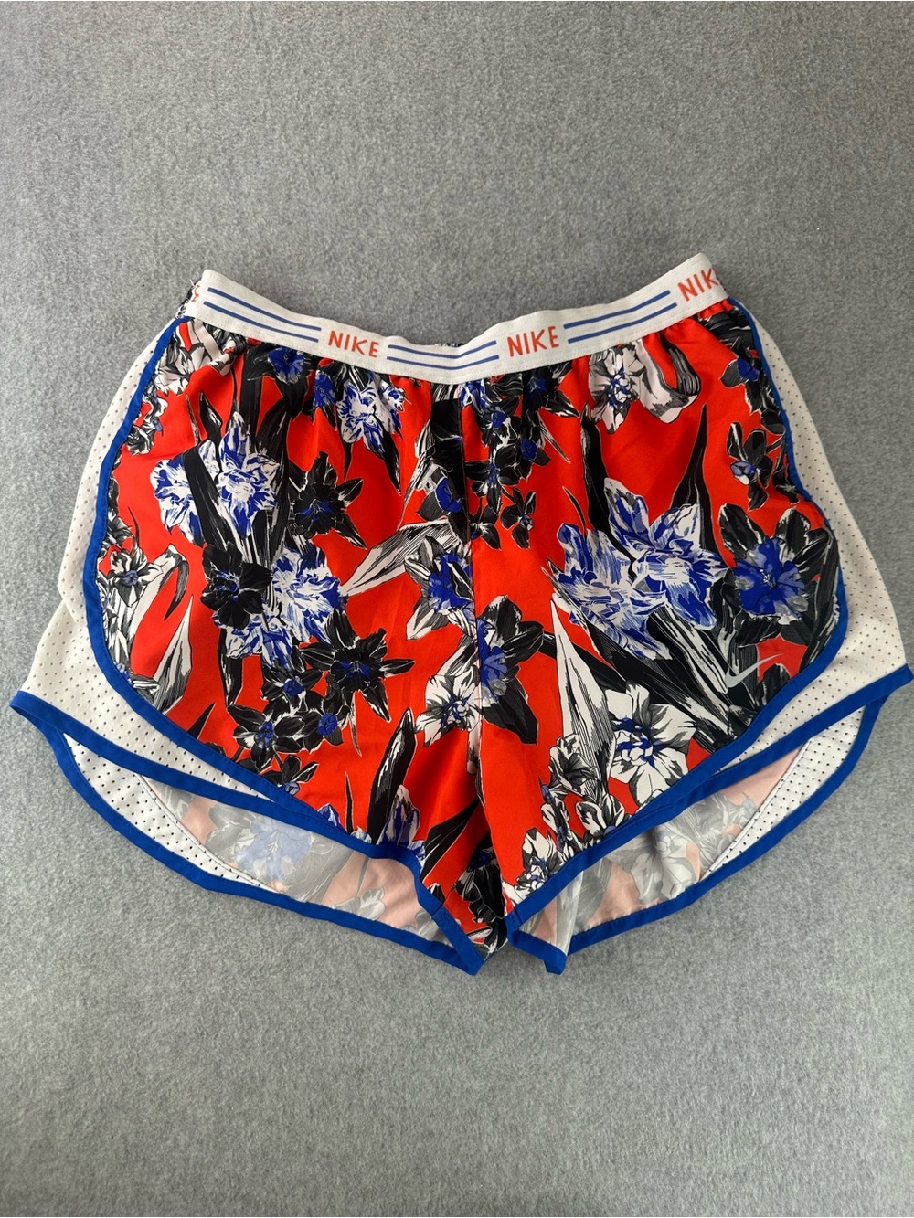 Nike Tempo Hyper Femme Floral Athletic Shorts Womens Medium Brief Lining AT3096